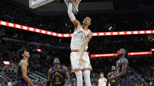 San Antonio Spurs forward Victor Wembanyama (1) dunks